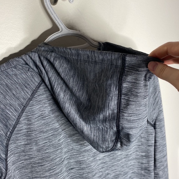 Under Armour grey space dye hooded long sleeve top with drawstring hem size XS - Picture 5 of 12
